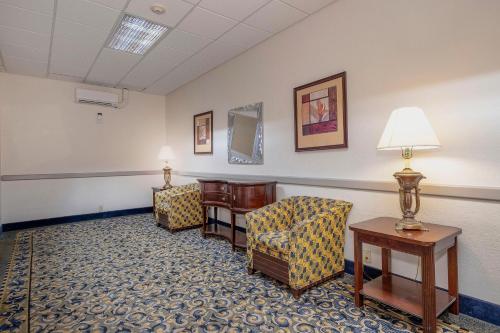 Red Roof Inn & Suites Macon