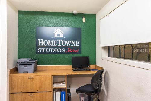 Business center, HomeTowne Studios Rancho Cordova in Rancho Cordova (CA)