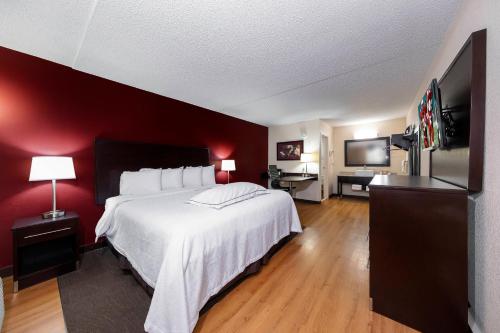 Red Roof Inn PLUS+ Huntsville – Madison in Madison, USA