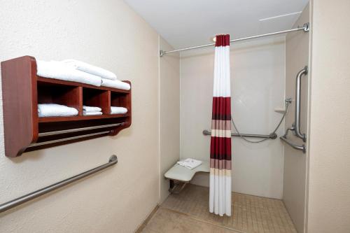 Red Roof Inn Meriden - image 7