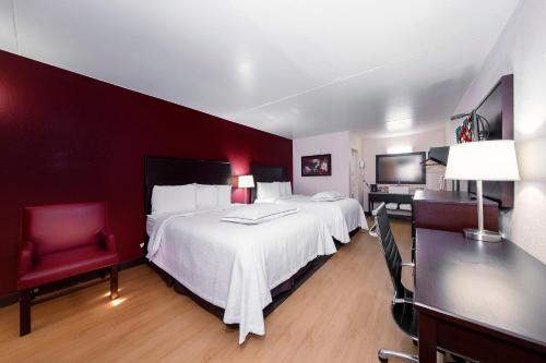 Red Roof PLUS+ Huntsville - Madison in Madison (Alabama)