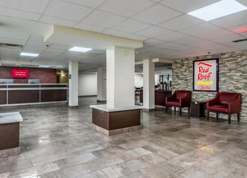 Red Roof Inn PLUS+ & Suites Houston – IAH Airport SW - image 2