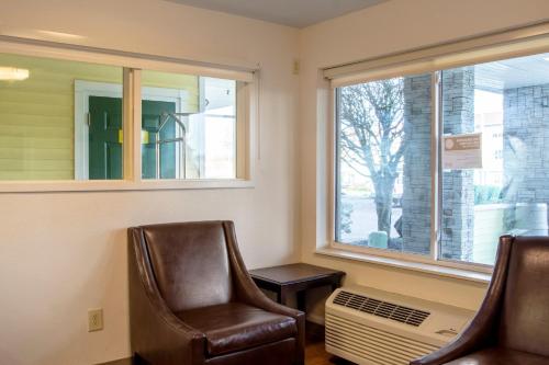 ล็อบบี้, โฮมทาวน์ สตูดิโอส์ ซาเลม ออริกอน (HomeTowne Studios Salem, OR) in ซาเลม (OR)