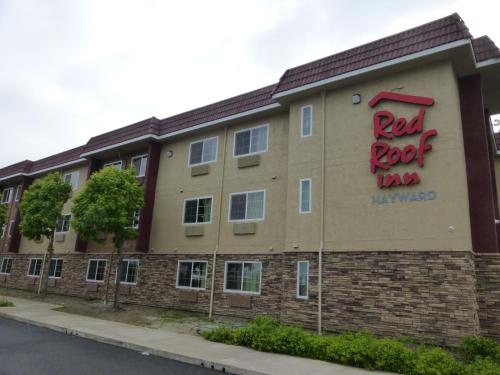 Exterior view, Red Roof Inn Hayward in Union City (CA)