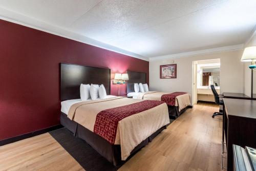 Red Roof Inn & Suites Clinton - main image
