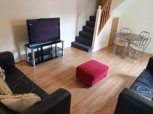 4 Bedrooms With 6 Single Beds, Cheltenham Centre, Cheltenham, Gloucestershire