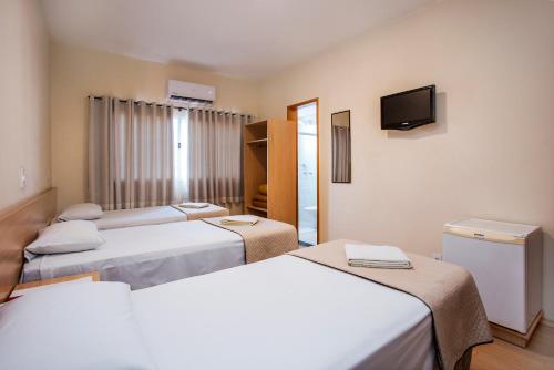 3 twin beds