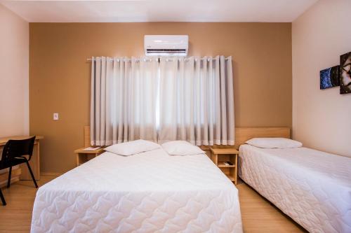 1 double bed, 1 twin bed