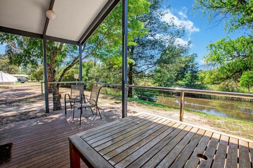 BIG4 Taggerty Holiday Park Room Type - Cabin with River View
