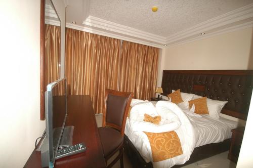Double Room image 6