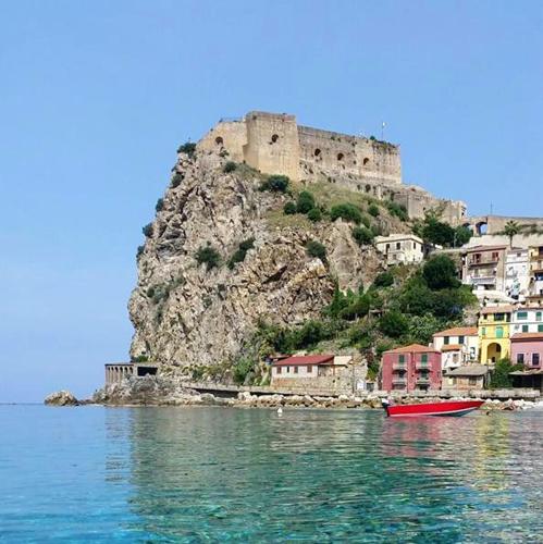 . 2 bedrooms appartement at Scilla 350 m away from the beach with sea view furnished balcony and wifi