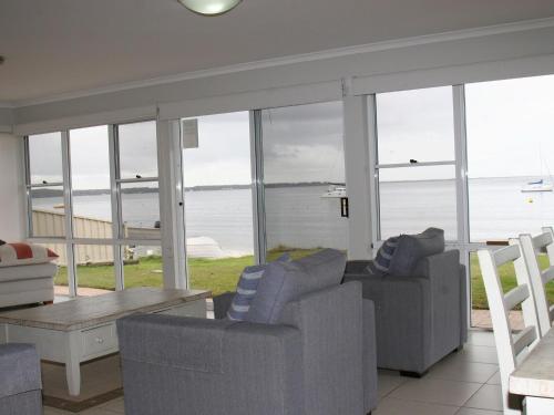 The Clippers 1 fabulous waterfront unit in Порт Стивънс