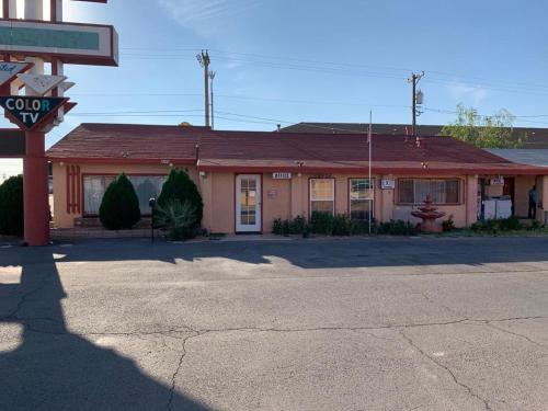 Western Motel - image 8