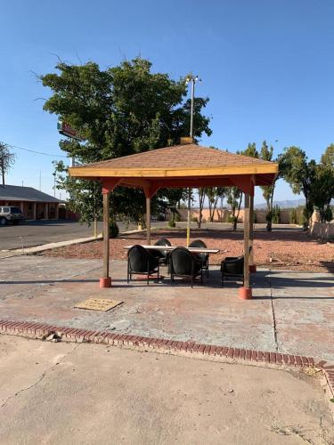 Western Motel - image 5