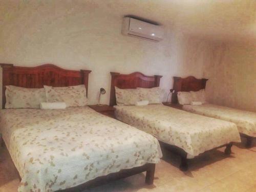 MEGA HOTEL room FOR 6 in Landa de Matamoros