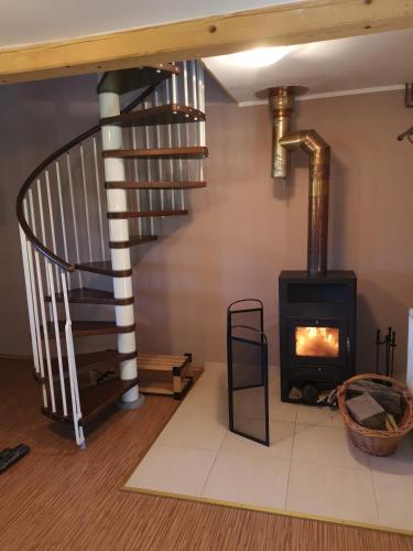 Vetrovi šumijo II (Vetrovi sumijo II) in 多布爾娜