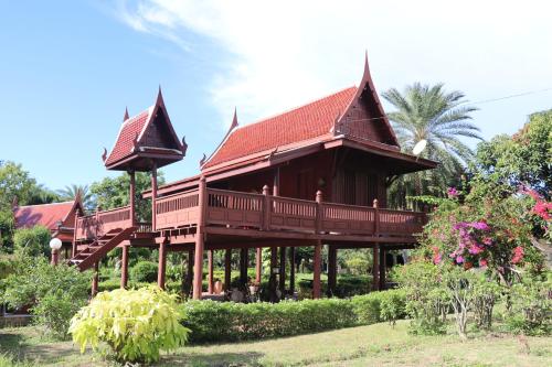 บ้านไทยรีสอร์ท in Si Prachan