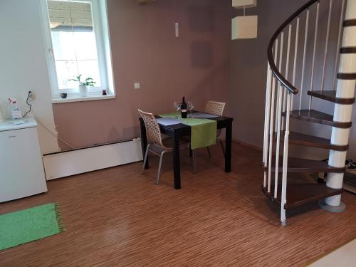 Vetrovi šumijo II (Vetrovi sumijo II) in 多布爾娜