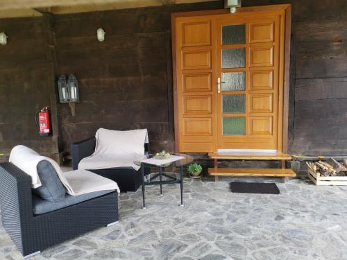 Vetrovi šumijo II (Vetrovi sumijo II) in 多布爾娜