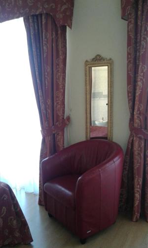Double Room image 4