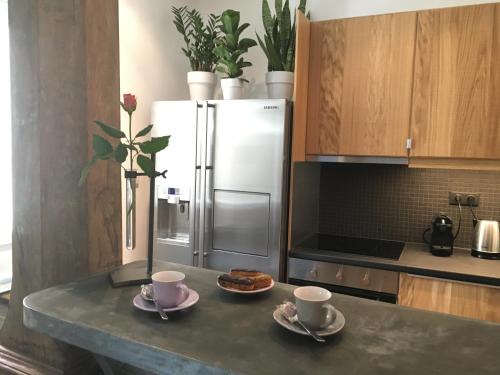 Cocoon in Cannes ***** - image 7