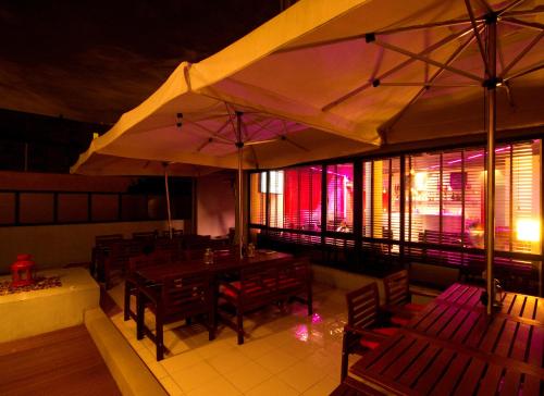 PILOT Design Hostel & Bar – Porto, KY