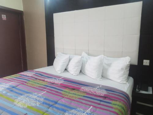 Alluring View Hotel - Toyin Sreet – Ikeja, NY