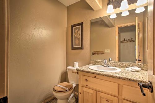 Cozy Alpine Escape with Hot Tub Less Than 1 Mile to Skiing!
