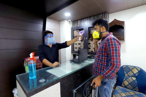 Perfectstayz Value Umra Grace - Near Haridwar Railway Station - image 2