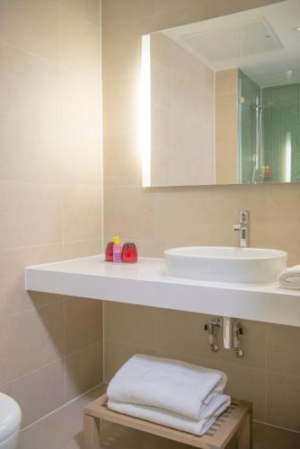 The Orchard Hotel & Restaurant - image 2