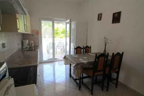 Apartments with a swimming pool Palit, Rab - 4990