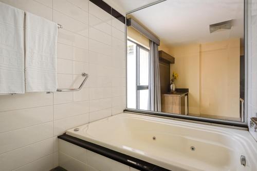 Plaza Suite Hotel in ตอบาเต้