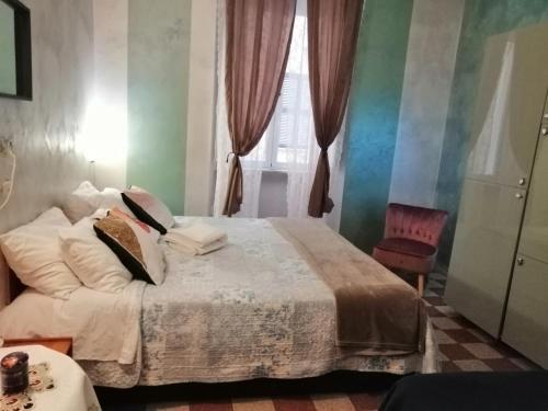 Român Holidays Hostel Room Type - Double Room with Private Bathroom