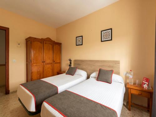 OYO Hostal El Paisano Set in a prime location of Utrera, Hostal El Paisano puts everything the city has to offer just outside your doorstep. The hotel has everything you need for a comfortable stay. 24-hour front desk, res