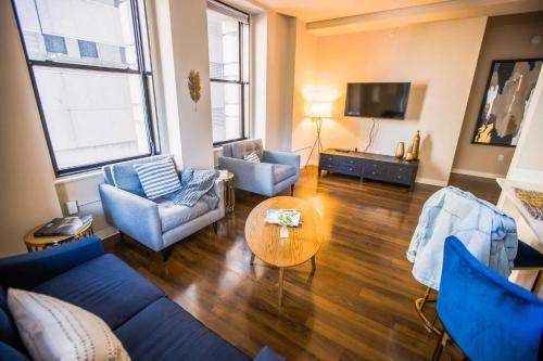 2BR/2BA Brand New Executive Luxury Suite w/ Gym by ENVITAE