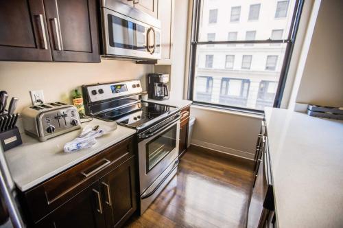 2BR/2BA Brand New Executive Luxury Suite w/ Gym by ENVITAE