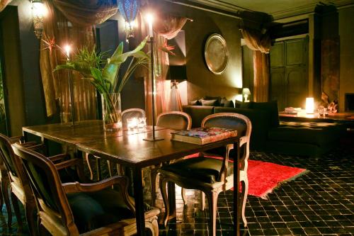 zonă comună salon/TV, Riad Golfame in Medina