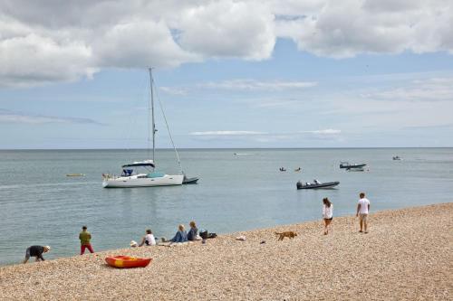 19 At The Beach Torcross - image 2