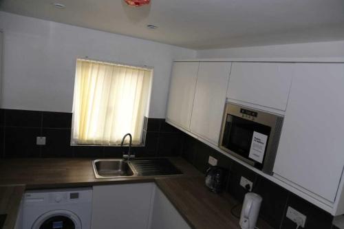 A A Guest Rooms Thamesmead Immaculate 4 Bed Rooms - image 4