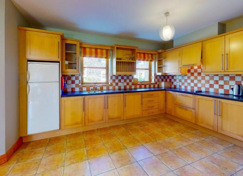 Dingle Courtyard Cottges Type B 3 Bed Sleeps 6