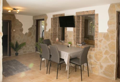Facilities, Family Wellness Jacuzzi Sauna Wood Fired Hot Tub 8 Min from Heviz in Cserszegtomaj