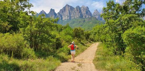 Habitacion independiente con bano y patio en Cremallera de Montserrat