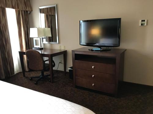 Holiday Inn Express and Suites St. Cloud by IHG Holiday Inn Express and Suites St. Cloud by IHG