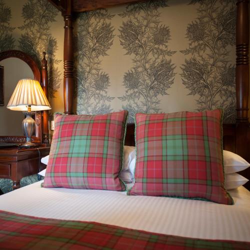 Loch Kinord Hotel Ideally located in the prime touristic area of Aboyne, Loch Kinord Hotel promises a relaxing and wonderful visit. Both business travelers and tourists can enjoy the hotels facilities and services. Ta