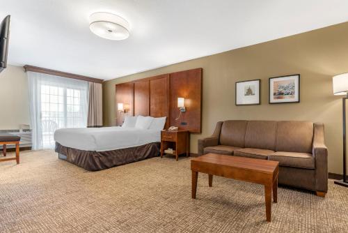 Comfort Suites Red Bluff near I-5 in 雷德布拉夫