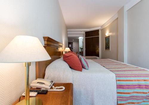 Executive Twin Room image 4