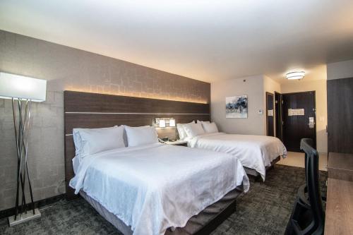 Standard Room with Two Queen Beds