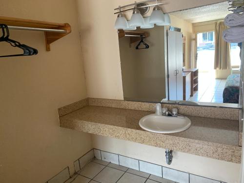 Budget Inn Motel - image 2