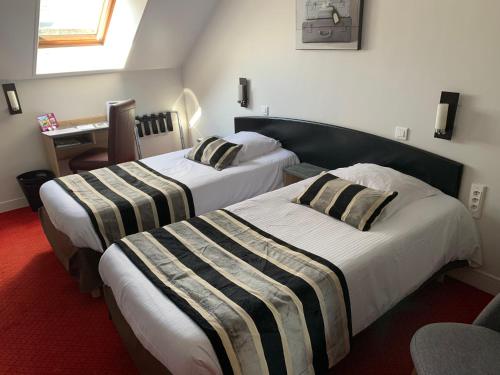2 twin beds