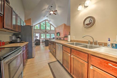 Peaceful Custom Carbondale Home w/ Deck, Near SIU! in Carbondale (IL)